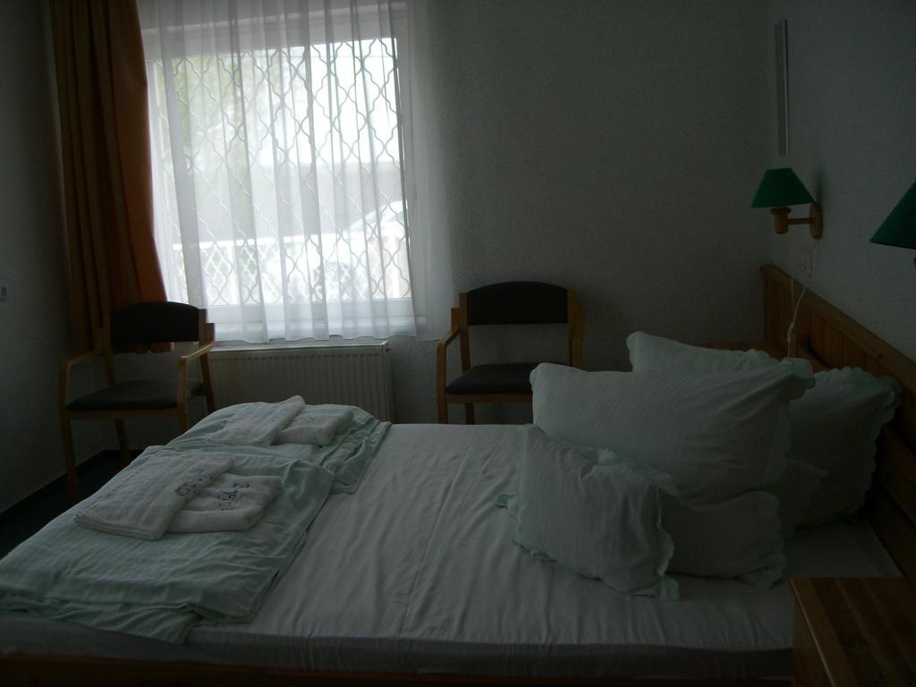 Napfuerdo Vendeghaz Hotel Mezokovesd Bagian luar foto