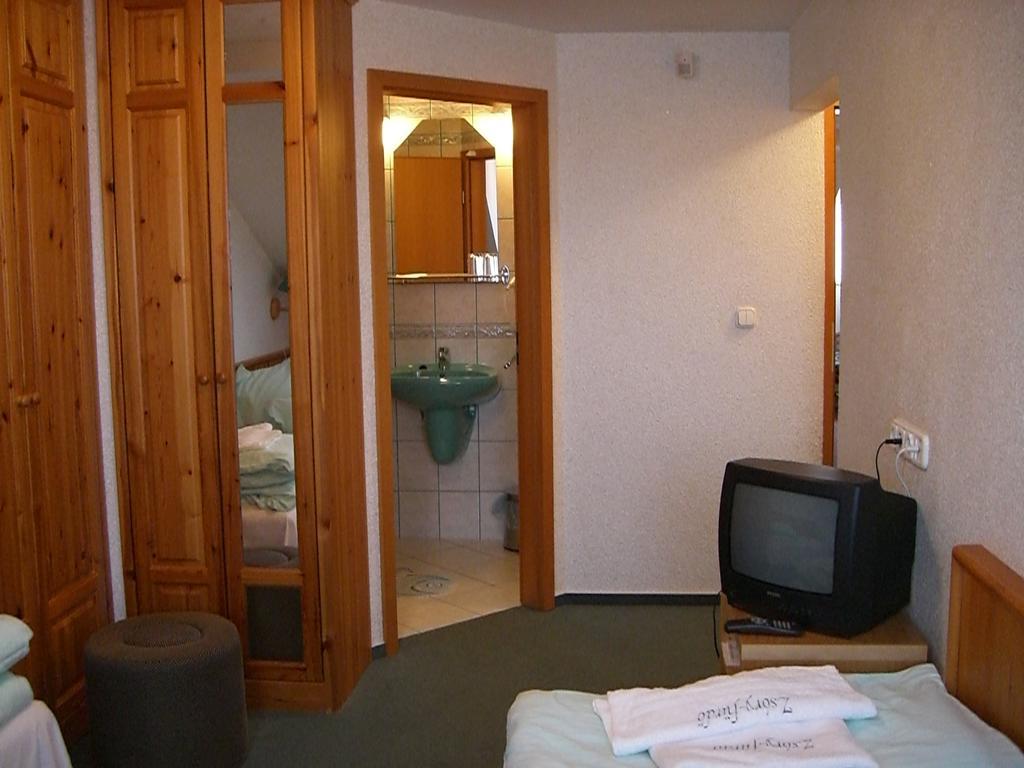 Napfuerdo Vendeghaz Hotel Mezokovesd Bagian luar foto